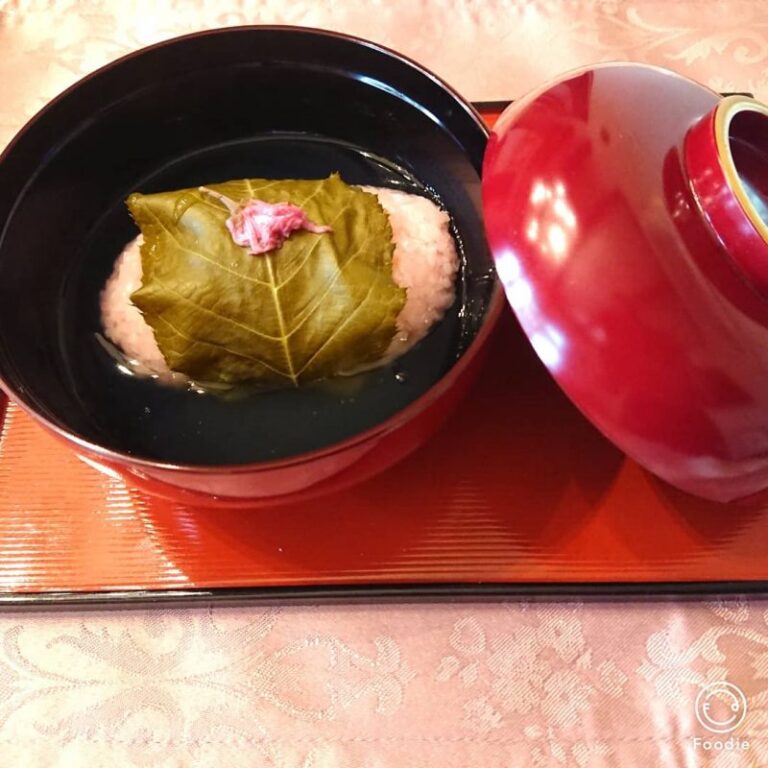 白身魚の桜蒸し